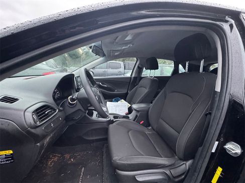 Used 2019 Hyundai Elantra GT image 3