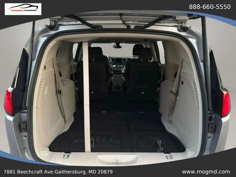 Used 2017 Chrysler Pacifica Touring-L FWD image 46