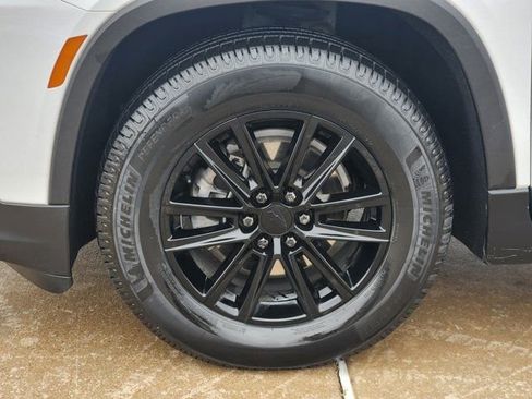 Used 2022 Chevrolet Traverse LT image 17