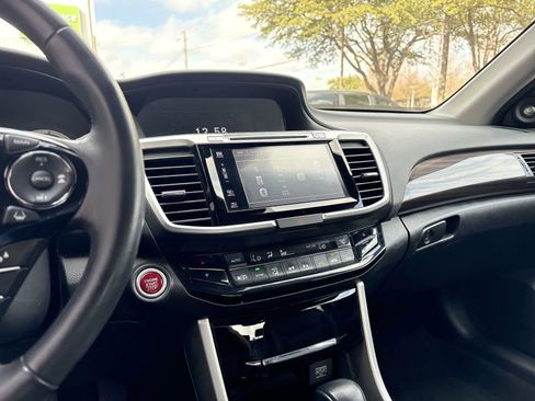 Used 2017 Honda Accord Touring image 15