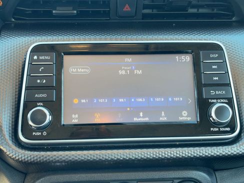 Used 2020 Nissan Kicks S image 22