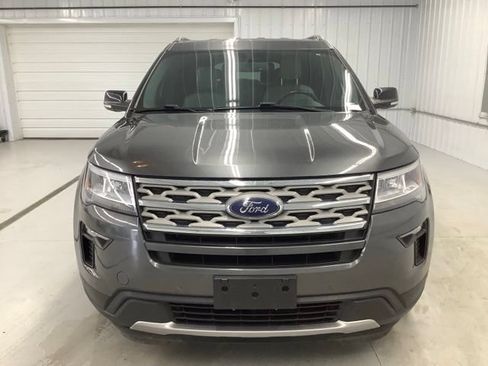Used 2018 Ford Explorer XLT FWD image 2