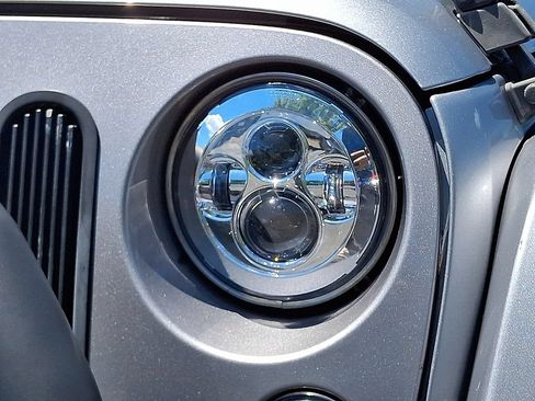 Used 2015 Jeep Wrangler Unlimited Sahara w/ Connectivity Group AWD/4WD image 25