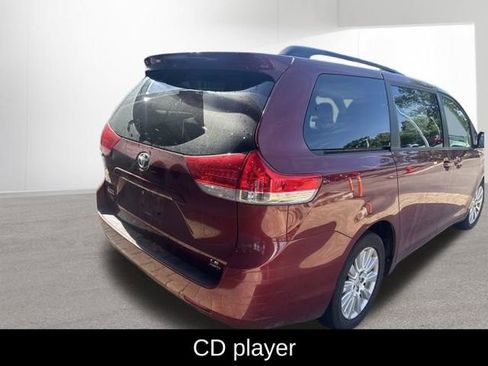 Used 2014 Toyota Sienna LE AWD/4WD image 3