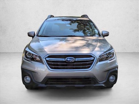 Used 2018 Subaru Outback 2.5i Limited AWD/4WD image 2