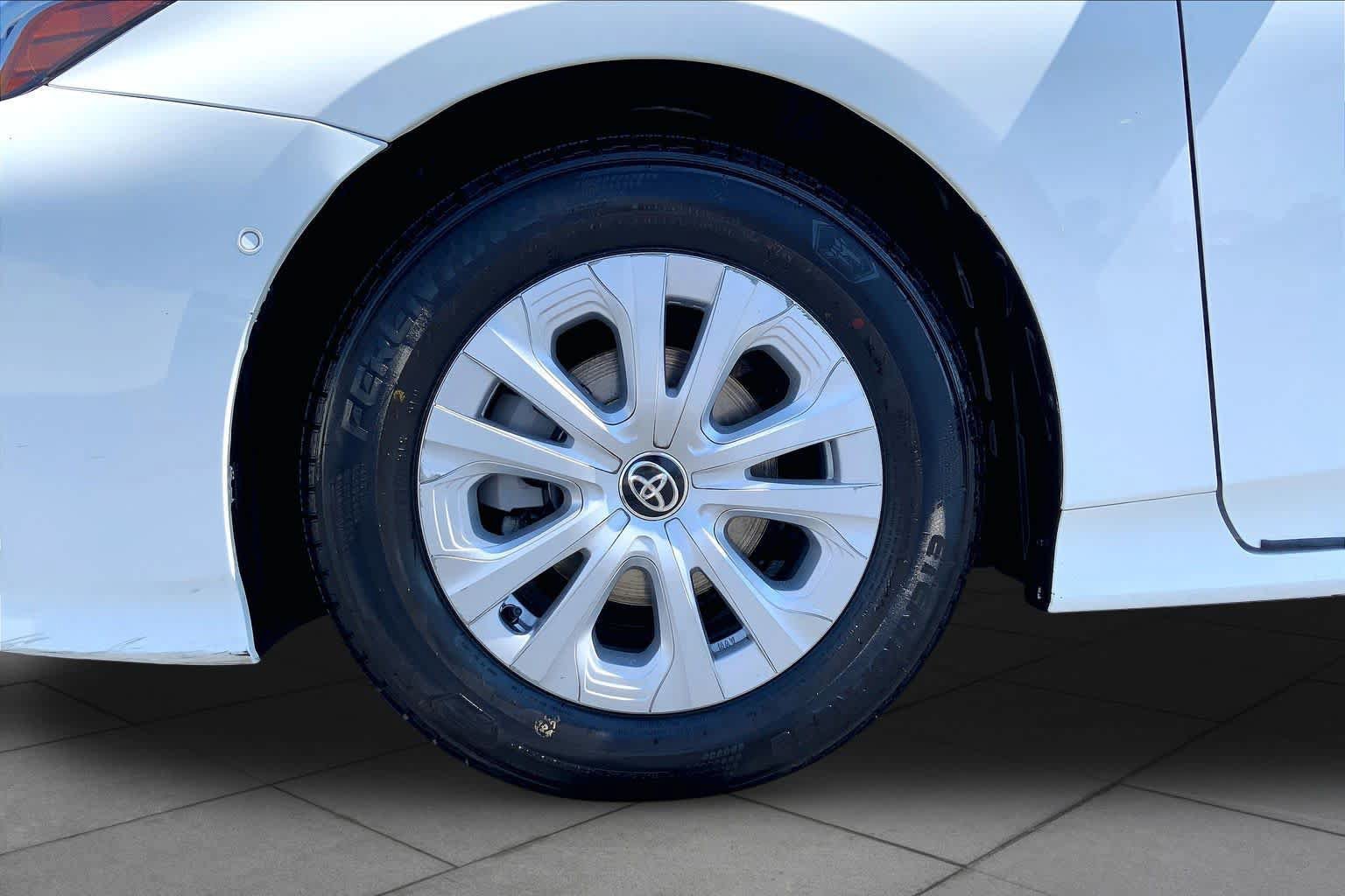 Used 2022 Toyota Prius LE FWD image 10