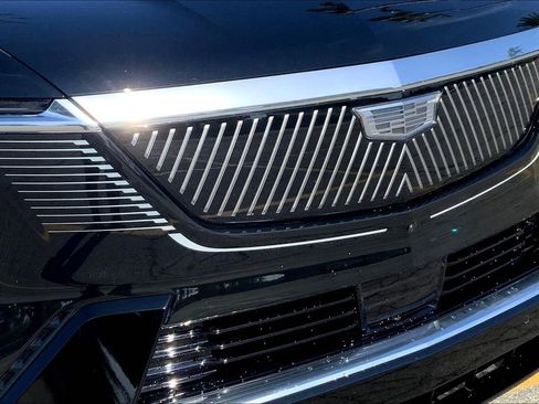 Used 2025 Cadillac Escalade IQ Luxury 2 image 35