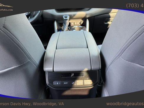 Used 2021 Toyota Highlander LE image 32