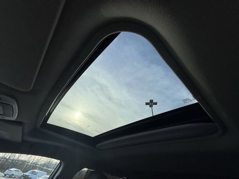 Used 2024 Toyota Sienna XLE image 29