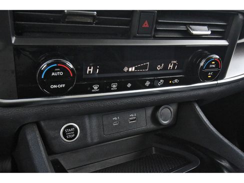 Used 2023 Nissan Rogue SV image 25