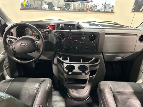 Used 2015 Ford E-350 and Econoline 350 Super Duty image 46