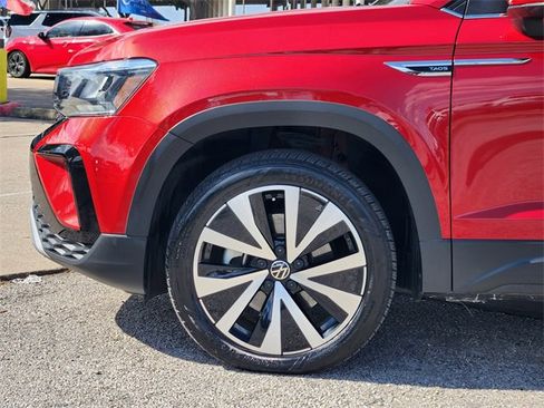 Used 2023 Volkswagen Taos SE image 8