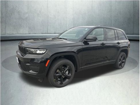 New 2025 Jeep Grand Cherokee Altitude AWD/4WD image 1
