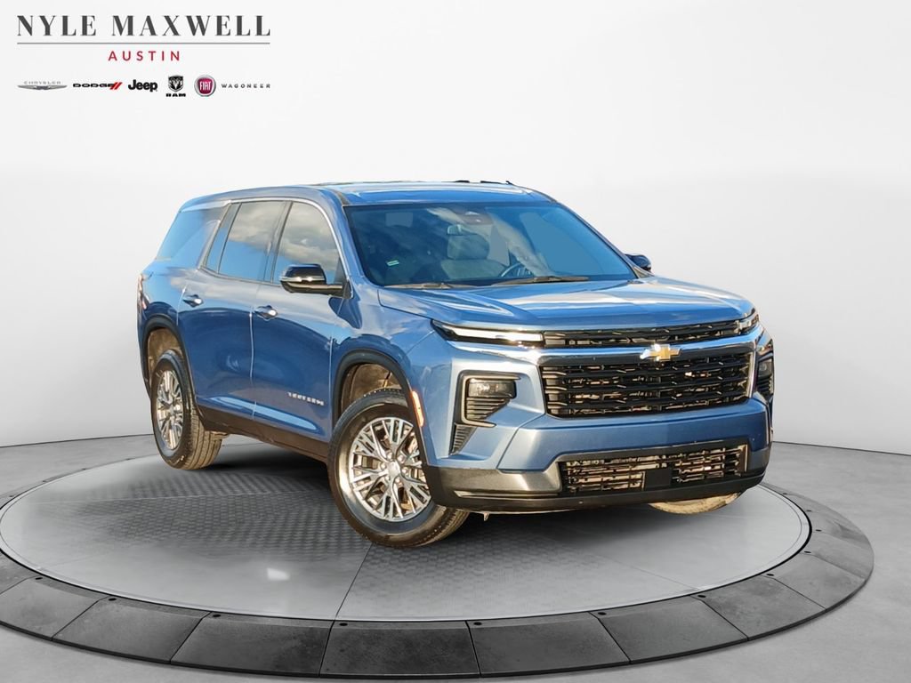 Used 2024 Chevrolet Traverse LS FWD image 2