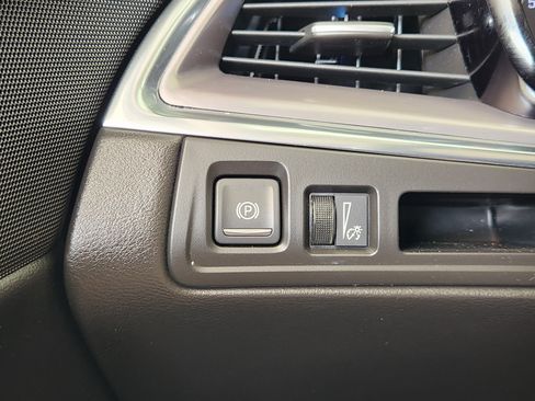 Used 2019 Cadillac XT5 Luxury FWD image 23