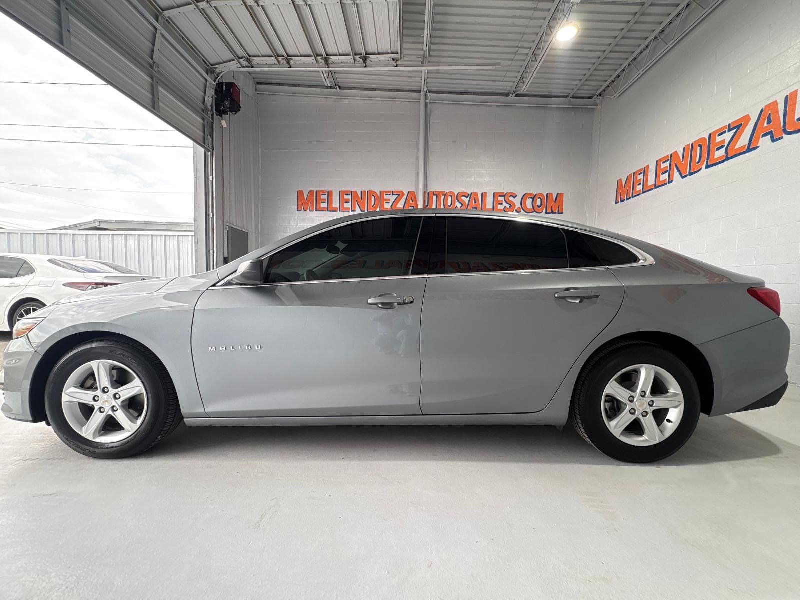Used 2023 Chevrolet Malibu LS FWD image 2