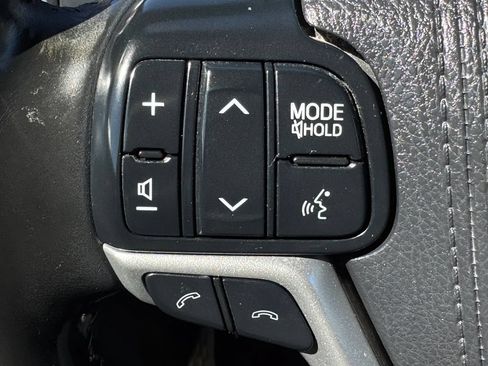 Used 2017 Toyota Highlander SE AWD/4WD image 25