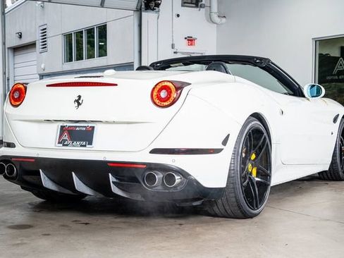Used 2016 Ferrari California T RWD image 25