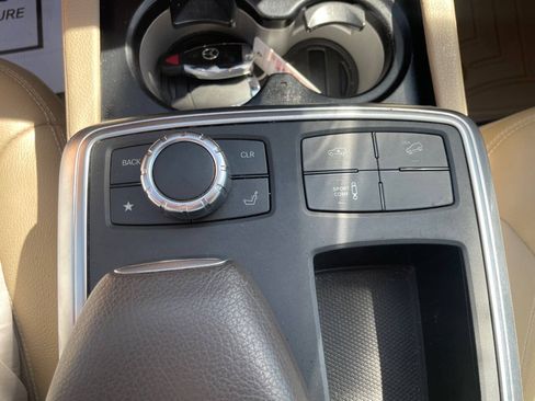 Used 2016 Mercedes-Benz GL 550 4MATIC image 30