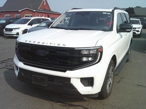 Used 2025 Ford Expedition Active AWD/4WD image 2