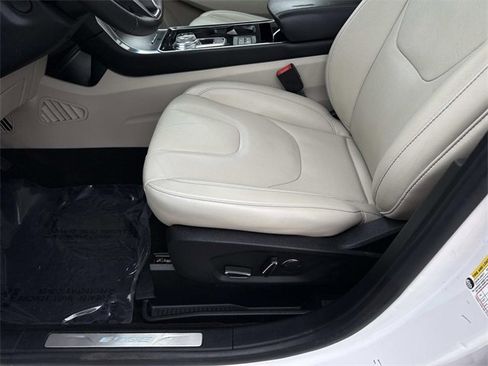 Used 2019 Ford Edge Titanium w/ Equipment Group 301A image 12