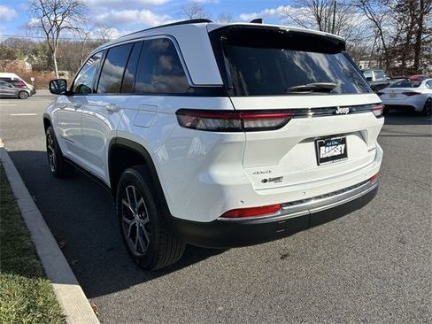 Certified 2024 Jeep Grand Cherokee Limited image 6