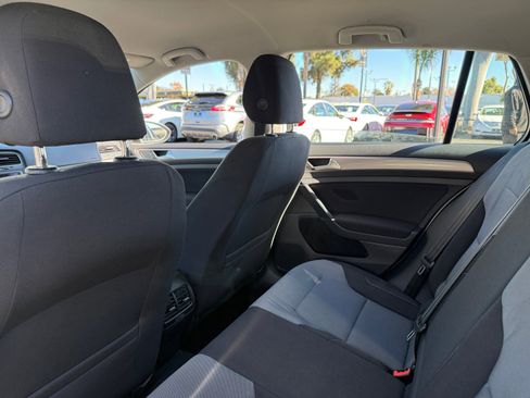 Used 2016 Volkswagen e-Golf SE w/ DC Fast Charging Package image 13