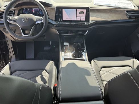 New 2026 Volkswagen Atlas SE image 24