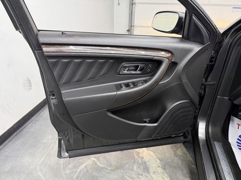 Used 2017 Ford Taurus Limited image 14