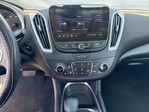Used 2022 Chevrolet Malibu LT image 19