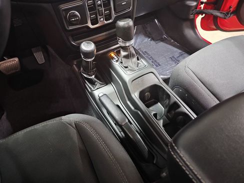 Used 2022 Jeep Wrangler Unlimited Sahara w/ Cold Weather Group image 25