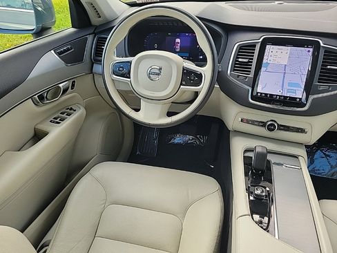 Used 2023 Volvo XC90 B5 Core w/ Protection Package Premier image 9