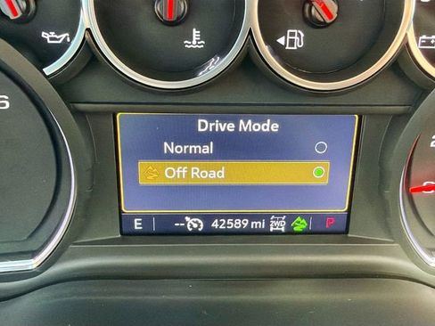 Used 2022 Chevrolet Silverado 1500 LT Trail Boss w/ Bed Protection Package image 27