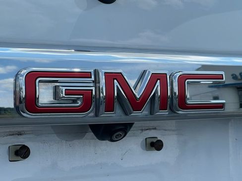 Used 2023 GMC Acadia SLE w/ Driver Convenience Package FWD image 51