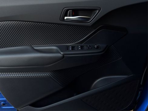 Used 2019 Toyota C-HR Limited image 21