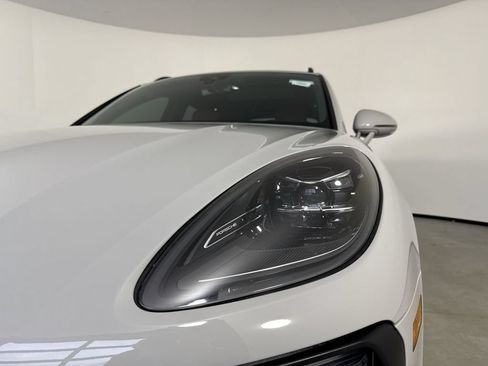 Certified 2023 Porsche Macan S w/ Premium Package Plus AWD/4WD image 11