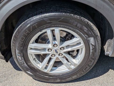 Used 2022 Ford Explorer XLT w/ Equipment Group 202A AWD/4WD image 10