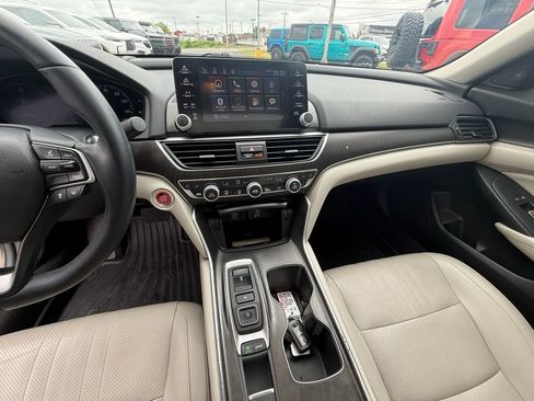 Used 2018 Honda Accord Touring image 13