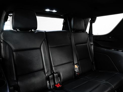 Used 2022 Chevrolet Tahoe Z71 w/ Luxury Package AWD/4WD image 35