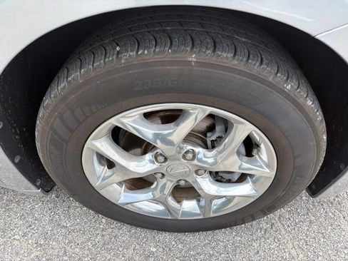 Used 2019 Chrysler Pacifica Limited FWD image 17
