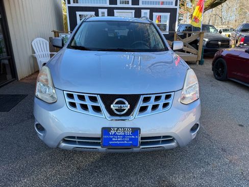 Used 2013 Nissan Rogue SV image 2