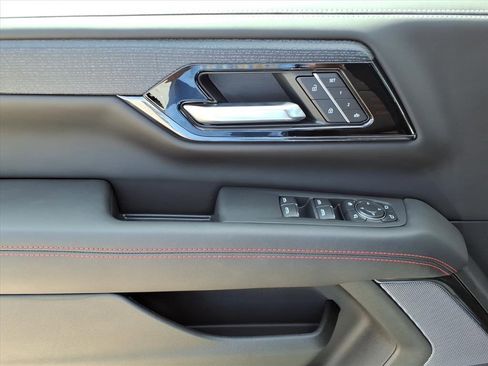 Used 2025 GMC Yukon AT4 Ultimate image 9