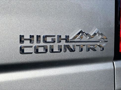 Used 2025 Chevrolet Silverado 2500 High Country w/ Technology Package image 10