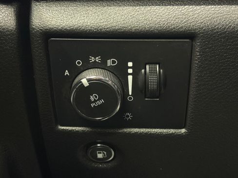 Used 2020 Jeep Grand Cherokee Limited AWD/4WD image 23