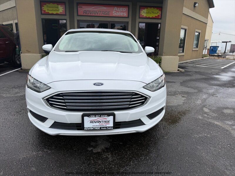 Used 2017 Ford Fusion SE w/ Fusion SE Technology Package FWD image 2