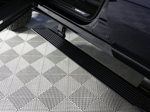 Used 2025 Lexus GX 550 w/ Accessory Package (2T) image 21