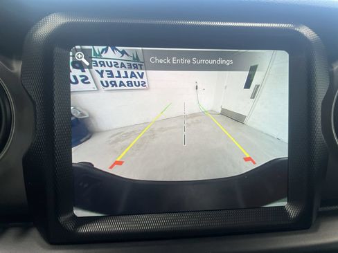 Used 2023 Jeep Gladiator Sport AWD/4WD image 17