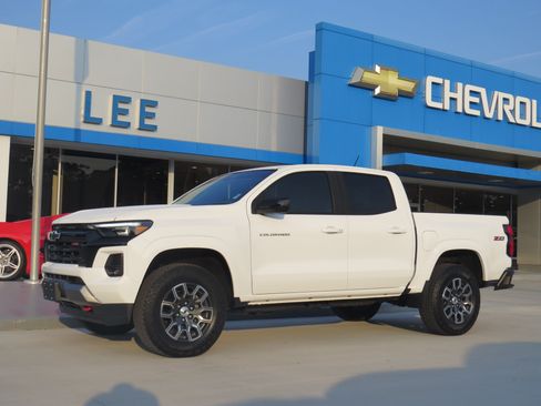Used 2024 Chevrolet Colorado Z71 AWD/4WD image 1