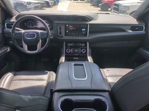 Used 2022 GMC Yukon XL Denali AWD/4WD image 17
