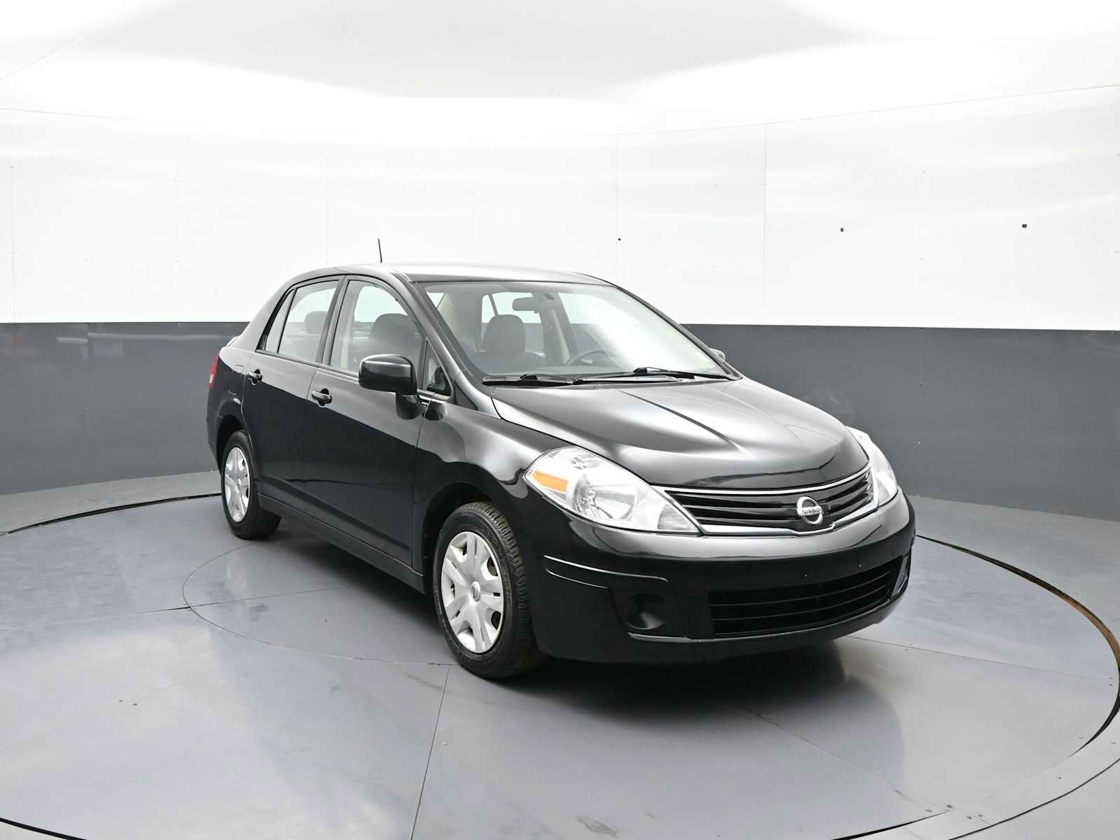 Used 2011 Nissan Versa 1.8 S FWD image 3